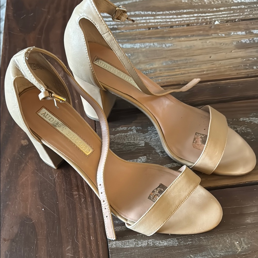 Audrey Brooke Women's Tan Heeled Sandals